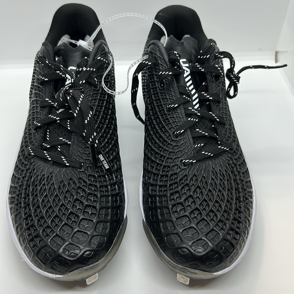 Womens UNDER ARMOUR GLYDE 2.0 METAL FASTPITCH SOFTBALL CLEATS BLACK/WHITE 8.5 - Picture 2 of 15